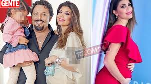Flora canto è la compagna del comico enrico brignano e mamma di martina, l'unica figlia dello showman romano. Brignano Canto Genitori Bis A Luglio Ecco Come Si Chiamera Il Bimbo Tgcom24