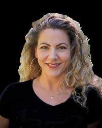 Sarah Thor's Instagram, Twitter & Facebook