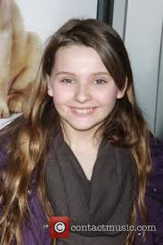 Sophomore(abigail breslin)подлинная учетная запись @yoabbaabba. Jackson Signs On For Indie Film Contactmusic Com