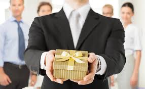 Chi phí quà tặng nhân viên được tính thuế như thế nào | baoninhbinh.org.vn