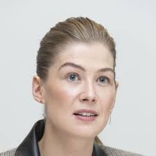 Drew Barrymore turns Flapper bombshell for premiere