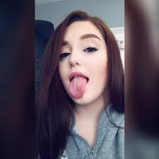 Selena Barrett's Instagram, Twitter & Facebook