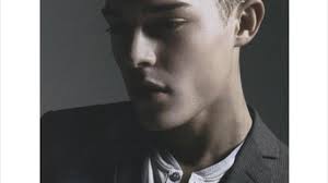 De meest verleidelijke modecampagnes van Belgisch topmodel Cesar Casier