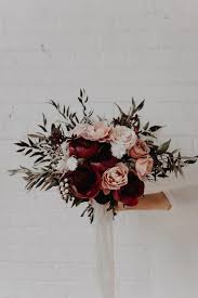 Bridal Bouquet Inspiration In Dark Red And Pink Brautstrauss Inspiration In Dunkelrot Und Rosa Brautst Brautstrauss Burgunder Hochzeit Blumenstrauss Hochzeit