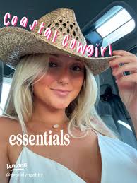 Stylish Coastal Cowgirl Outfit Inspiration