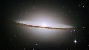 Esta galaxia espiral barrada pertenece a la constelación de cáncer y se ve como una versión más pequeña de la vía láctea. Imagenes De Galaxias Espirales Barradas
