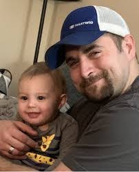 Dustin Breuer's Instagram, Twitter & Facebook