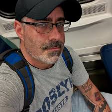 Hi. Can anyone tell me what happened to Mr Carter.. English teacher from  hs?? Anyone keep in touch with him?