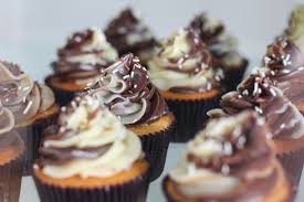 Low Carb Bananen Cupcakes Mit Frischkase Frosting Rezept Low Carb Cupcakes Kalorienarme Cupcakes Bananen Cupcakes