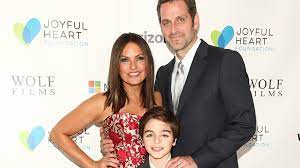 Mariska hargitay is fluent in 5 languages, including english she can speak spanish, italian, french, and hungarian. Mariska Hargitay Kids Meet Her Adopted Children With Peter Hermann Stylecaster