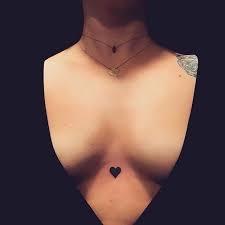23 Super Cute Heart Tattoos For Girls Stayglam Black Heart Tattoos Small Heart Tattoos Black Girls With Tattoos