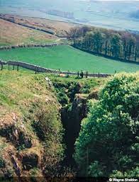 After meeting at morrison's in buxton, us arriving later than planned due to us trying a different route than usual, and ben's breakfast arriving even later, we finally arrived at eldon hole around noon. Pdci