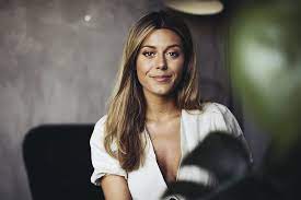 Aug 03, 2021 · alice stenlöf och bianca ingrosso vinner årets podcast 2018 på årets guldtubengala på annexet i stockholm. Unbekannte Frau Naherte Sich Bianca Ingrosso Begann Zu Weinen