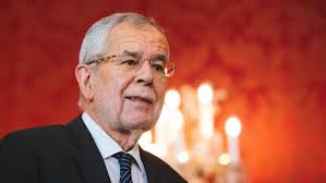 Mai bei einer einbürgerungsfeier in schloss. Osterreichs Erste Kanzlerin Respektsperson Mit Vertrauensvorschuss Archiv
