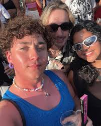 Second week! What a blast! Went to @ushuaiaibiza and came back the Queen of  sunburns🤣#ibiza