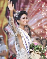 Cô vấp phải nhiều chỉ mới đây, h'hen niê đã đăng tải trên story hình ảnh bài viết với bình luận tiêu cực của một cư dân. 23 H Hen Nie Ideas Miss Vietnam Hen Miss Universe Swimsuit