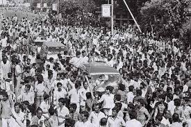 🇧🇩 Bidrohi Bol beer - bol unnato momo sheer Student protests have been pivotal in shaping Bangladesh's history. The 1952 Language Movement, led by Dhaka University students, was crucial in establishing Bengali