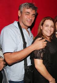 Σπάνια νυχτερινή έξοδος για το αγαπημένο ζευγάρι. Marianna Toymasatoy Sthn Premiera Ths Me Ton Ale3andro Stayroy Kai Ton Adelfo Ths Mononews