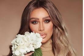 ممثلة ومغنية مصرية، شاركت في برنامج ستار أكاديمي 5، ثم دخلت مجال التمثيل عن طريق فيلم عمر وسلمي 2. Ø´ÙƒÙ„Ùƒ ÙŠØ®ÙˆÙ Ù…Ø§ÙŠØ§ Ø¯ÙŠØ§Ø¨ ØªØ«ÙŠØ± Ø§Ù„Ø¬Ø¯Ù„ Ø¹Ù„Ù‰ Ø§Ù„Ø³ÙˆØ´ÙŠØ§Ù„ Ù…ÙŠØ¯ÙŠØ§ Ø¨Ø¹Ø¯ ØªØºÙŠØ± Ù…Ù„Ø§Ù…Ø­Ù‡Ø§ ØµÙˆØ± Ø§Ù„Ù…ØµØ±ÙŠ Ø§Ù„ÙŠÙˆÙ…