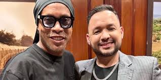 Promoter Junior Cabral é presença ao lado de Ronaldinho Gaúcho em evento da  Vrauu