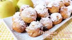 Porre i fiori freschi di lavanda nella panna, coprire con pellicola e lasciare macerare qualche ora (io ho tenuto il tutto a macerare 3 ore e il sapore della lavanda si sentiva bene!). Frittelle Alle Mele Con Uvetta E Pinoli