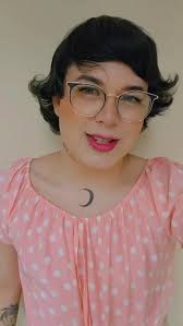 Oi, eu sou a Lua (Moon)! 💖✨💋 É um prazer conhecer vocês!, ., 🏷️ #trans  #psicóloga #professora