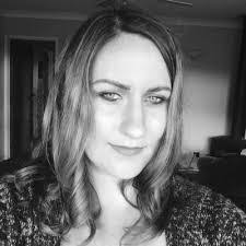 Melissa Cryer's Instagram, Twitter & Facebook