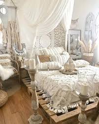 Winter Decor Secret Garden White Decor Kitchen Garden Vintage Decor Unicorn Nail Garden Ar 2020 Klasik Yatak Odalari Luks Yatak Odalari Yatak Odasi Duzenleri