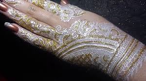 Tutorial Henna 2 Warna White Henna Dengan Gliter Gold White Henna Designs Modern Henna Designs White Henna