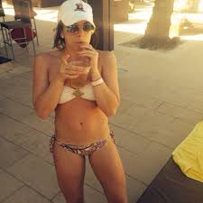 Lose weight, shrink your camel toe? Cb On Twitter She Has A Camel Toe My Mom In Reference To A Dress