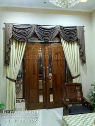 Model gorden terbaru 2021 dan harganya untuk gorden ruang tamu model jendela minimalis, gorden pintu kupu tarung, gorden. Model Gorden Poni Mempercantik Jendela Blinds Indonesia