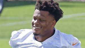 Dolphins send veteran guard Ereck Flowers back to Washington