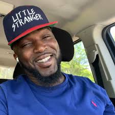 Freddie Gibbs performing as Frozone last night for Halloween 😭