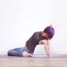 Day 2 Of Mindfulmantrayoga Is The Mantra I Am Grounded With Any Seated Pose I Chose A Mermaid Bind Hero Pose Variation Joga