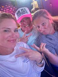 🌾 A Rustic Reverie Awaits in Round Top's Cash Flow Haven! 🌾 Comment  “SCHEDULE” to claim your countryside crown! Nestled between Austin and  Houston, this chic retreat blends 1840s charm with modern