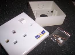 The longer earth pin helps to open the other two slots for live and neutral wires. Hussin Mamat Ehardware Cara Membuat Penyambung Wayar Wire Extension