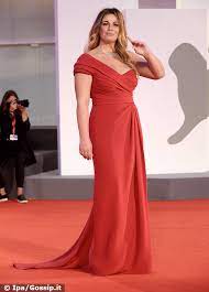 Vanessa incontrada is an italian actress and model. Vanessa Incontrada Curvy Pride On The Red Carpet In Venice Photo