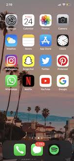 Moonlitbillie In 2020 Iphone App Layout Homescreen Iphone Organize Phone Apps