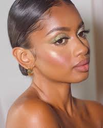 Fenty Beauty University Fall looks just got a whole lot easier with SNAP  SHADOWS 10 in 'Money' 💰-- the perfect Fall palette to slay in subtle glam  looks like @sheriivxi! ✨ PRO