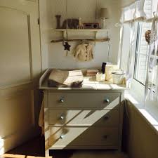 Wickelkommode Von Ikea Mit Selbstgebauten Aufsatz Wickeltisch Babyzimmer Dekor Babyzimmer Farben