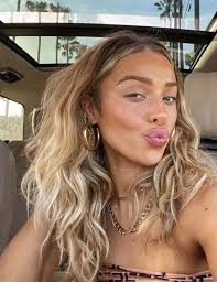 Paige Wolfe (paigesea)