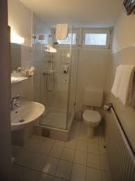 Mit Unserer Vorher Nachher Galerie Mochten Wir Sie Davon Uberzeugen Dass Wir Mit Dem Viterma Renovierungskonzep Badrenovierung Badsanierung Bad Vorher Nachher