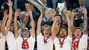 As águias têm também três jogadores entre os que somam mais presenças na prova, cujo. Sevilla Win Tight Europa League Final On Penalties News Dw 14 05 2014