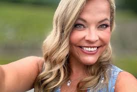 Hilary Morgan's Instagram, Twitter & Facebook