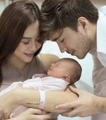 Resmi bercerai dengan eryck amaral, aura kasih akan tetap beri izin mantan suaminya bertemu dengan anak mereka. Profil Eryck Amaral Suami Aura Kasih Yang Berprofesi Sebagai Model Kumparan Com