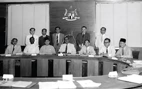 He returned to inner temple, london to complete his law studies and was called to the english bar. Tunku Abdul Rahman Umno