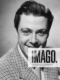 Maxwell Reed's Instagram, Twitter & Facebook