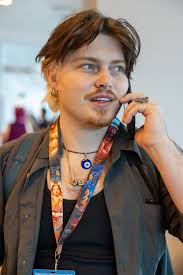 Gencon photos with redacted person?