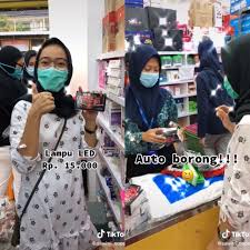 Manna kampus peralatan rumah tangga supermarket perlengkapan rumah tangga ini termasuk baru. Super Murah Tempat Ini Jadi Surga Anak Kos Gegara Jual Perabotan Mulai Dari Rp2 Ribu Aja Minews Id