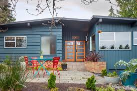 What Is A Mid Century Rambler House Home